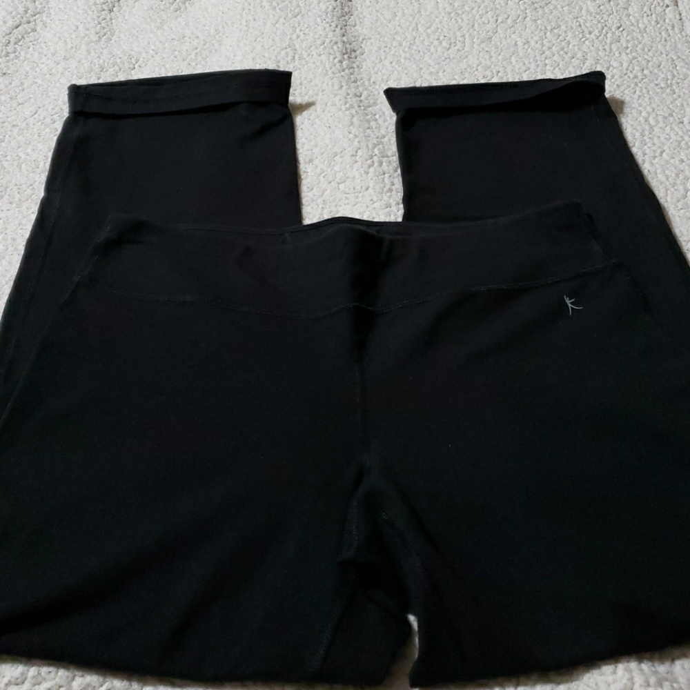 Women black athletic leggings